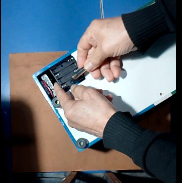 Foto extra 1 do produto Maquina Passa Repassa Dupla alimentação: Pilhas e Rede Elétrica